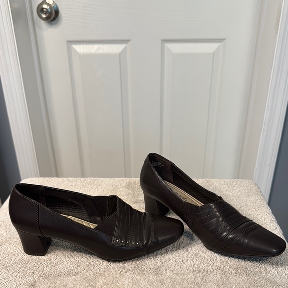 Easy Street Women's Chocolate Brown Loafers - Picture 3 of 8